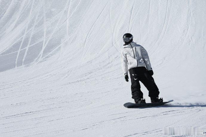 葛春宇米兰冬奥会首秀葛春宇第一轮59.75分米兰冬奥会单板滑雪大跳台预赛，🇨?