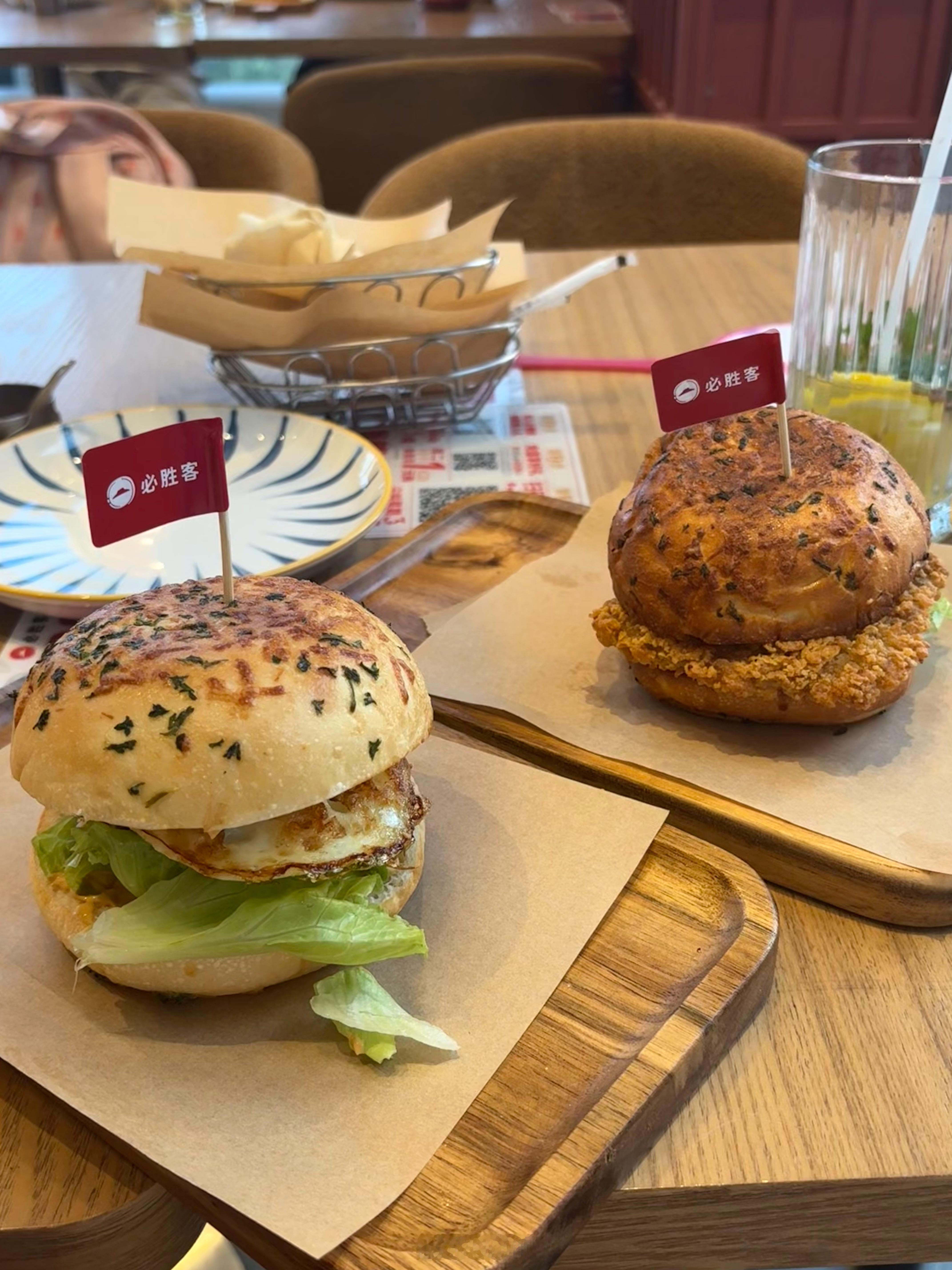 没吃过馒头片夹鸡排的可以尝尝必胜客