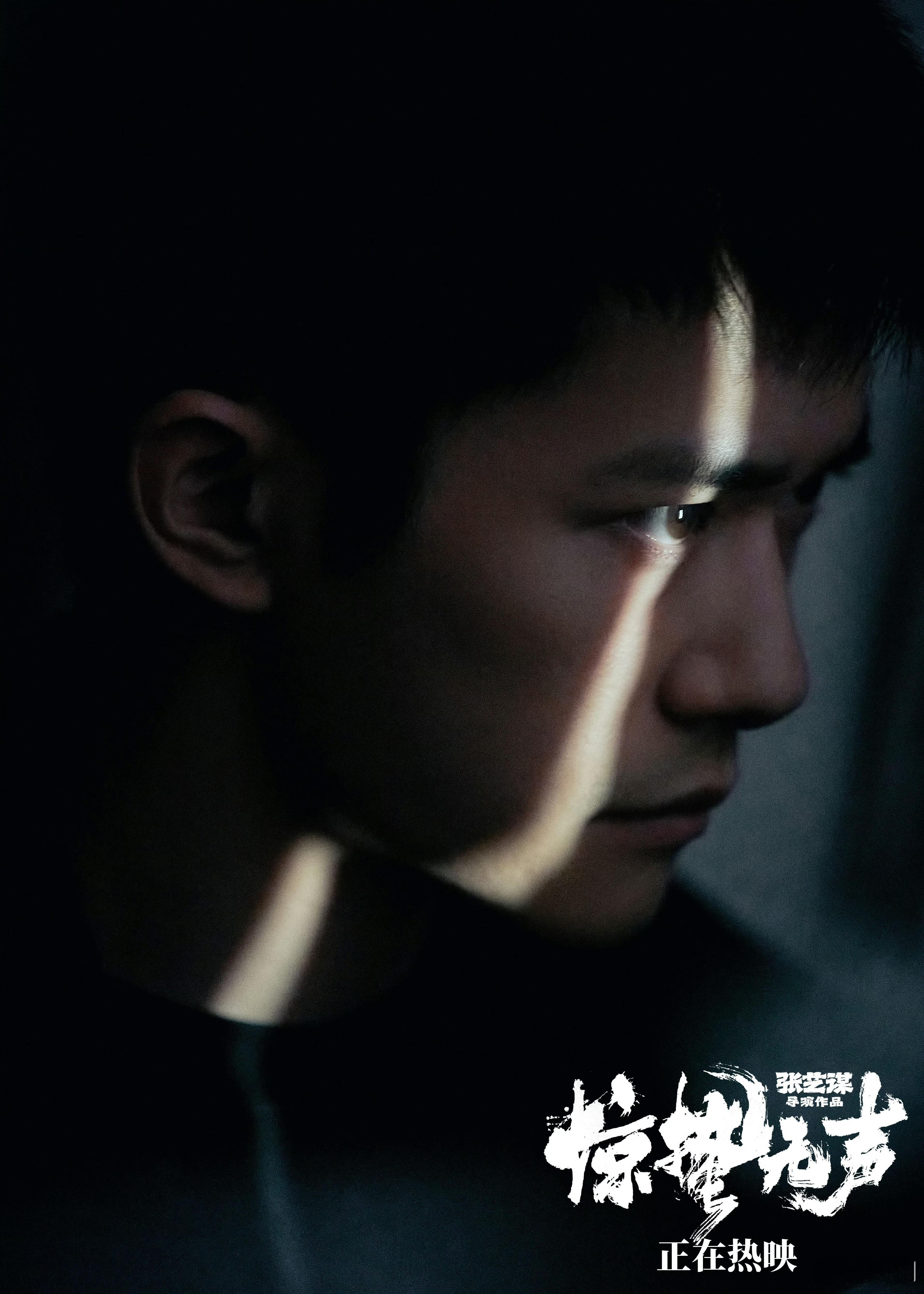 易烊千玺演出了严迪的黑白灰 看过便不会忘，这就是顶级表演的力量。易烊千玺把严迪的