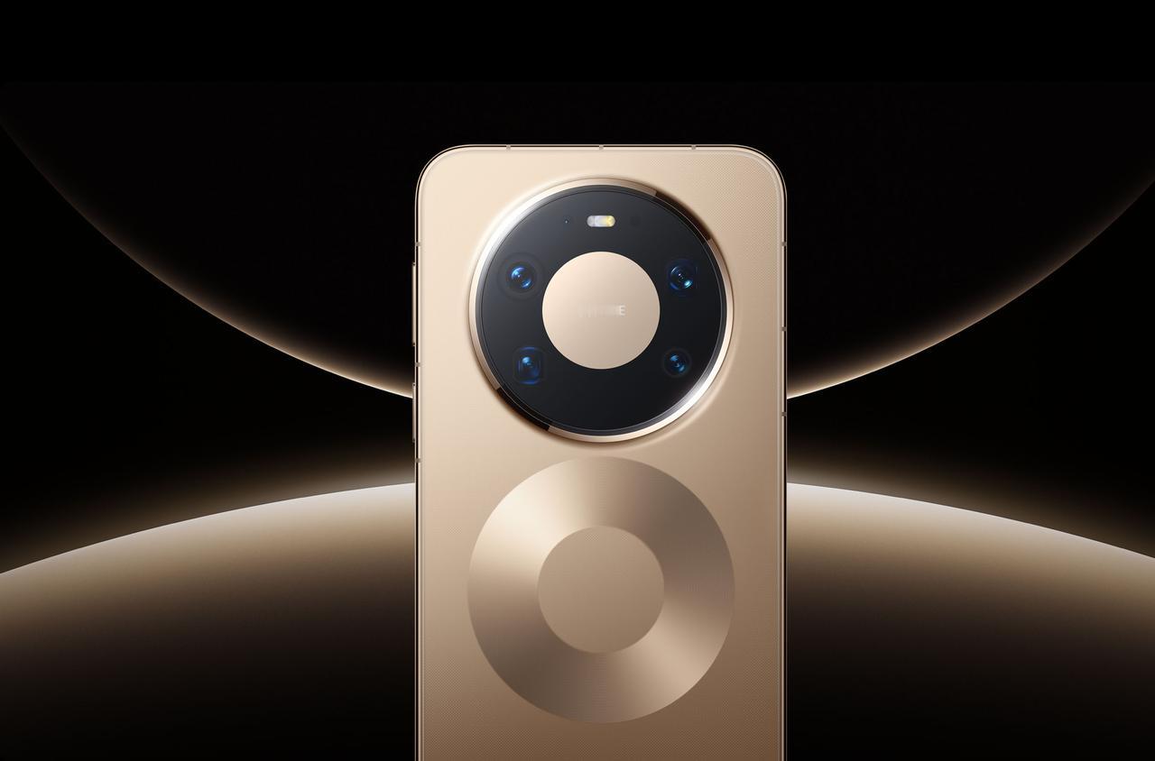 虽然这次后盖这个圈看起来有点像要支持磁吸，之前也是大家比较关注的。但是官方并没有