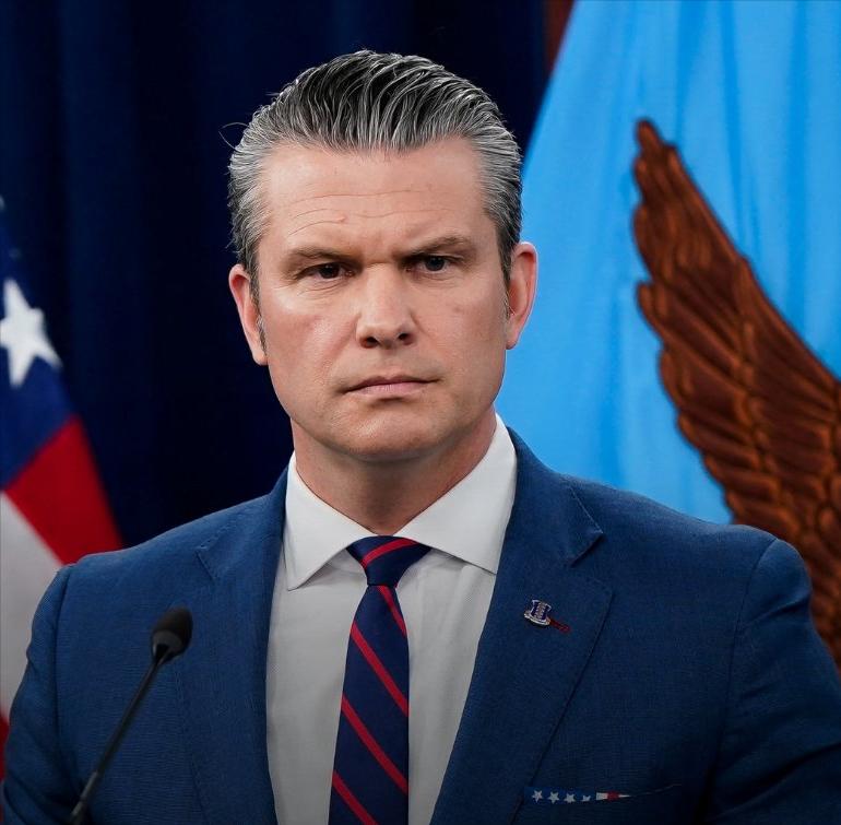 记者问赫格塞斯关于伊朗米纳布小学发生的屠杀事件，他这样回答说，美国方面正在调查，