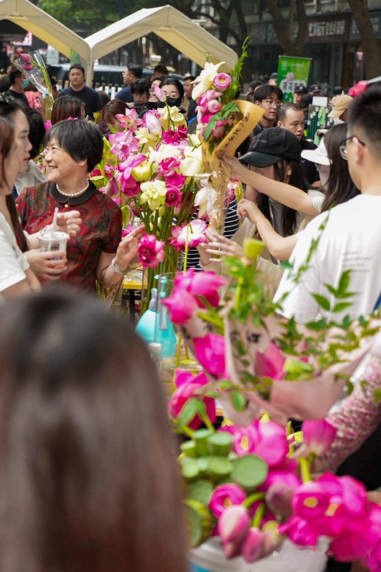 苏州荷花市集又开张啦！2026年6月7日那次是在姑苏区桃花坞历史文化片区唐寅故里