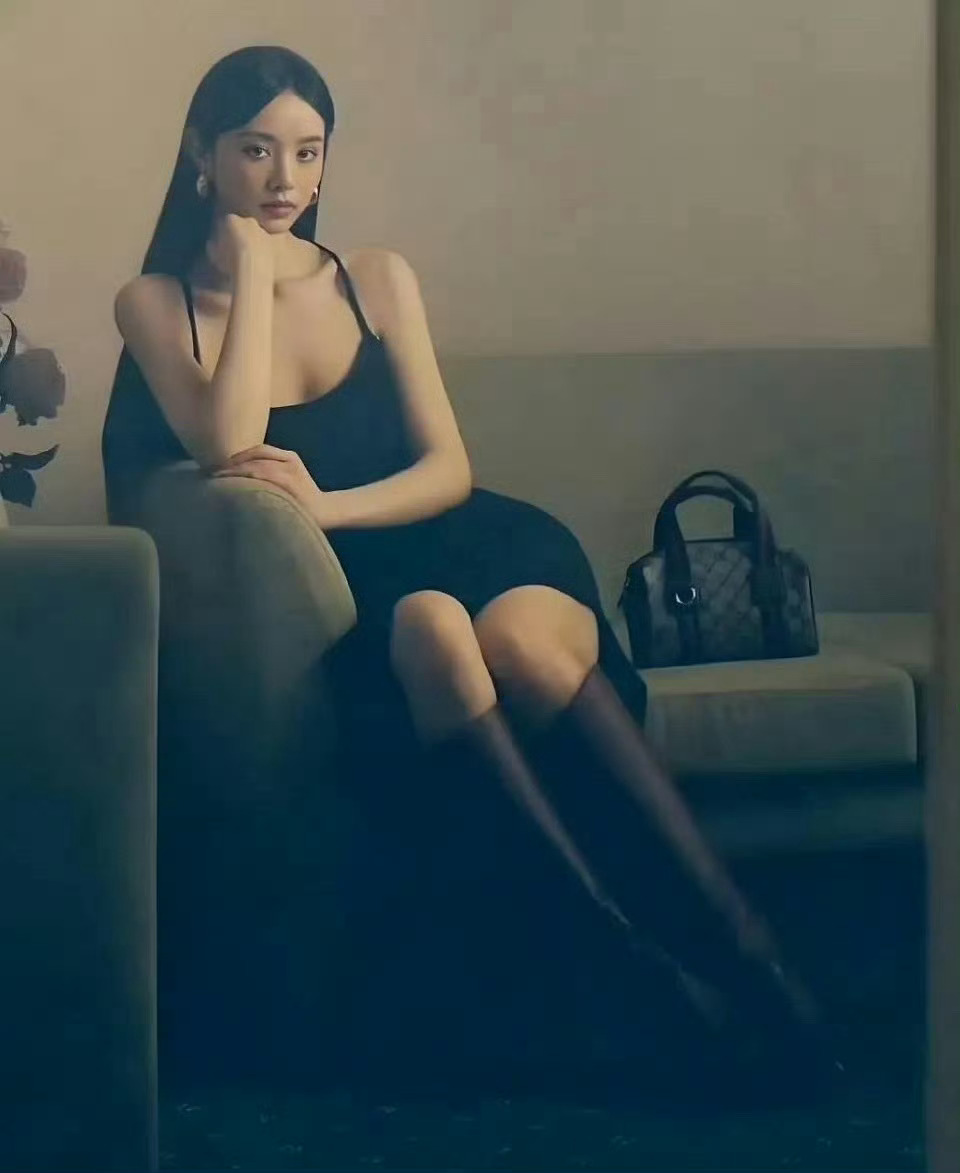 田曦薇还是把刘海留下吧。 真不适合。 ​​​