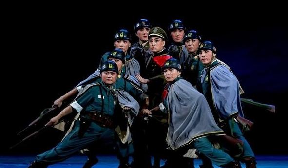 1964年毛主席得知奇袭白虎团的英雄排长从朝鲜战场归来已11年，却依然只是副连长