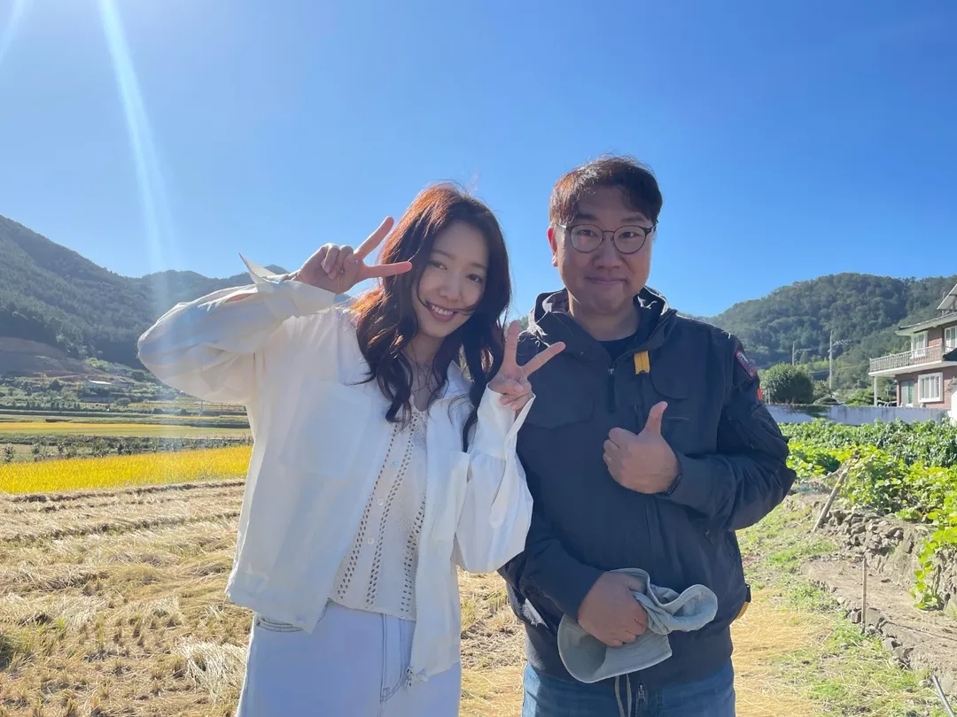 朴信惠[超话] ✨低谷医生 251001相关更新《低谷医生》导演更新幕后花絮大家