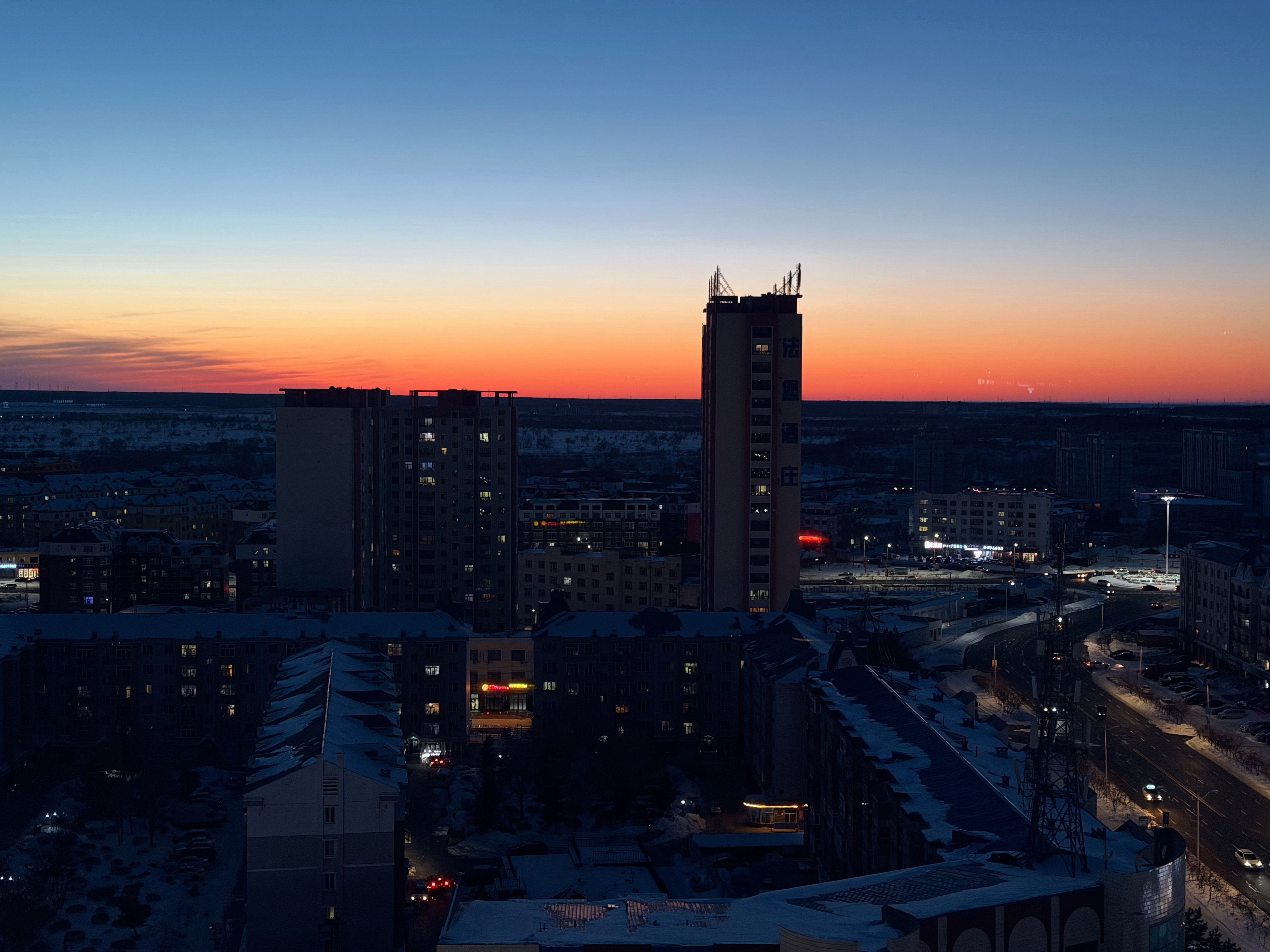 本来已经把对抗寒冬的装备都收起来了，但我又来了。还好，零下6度，不算冷  呼伦贝