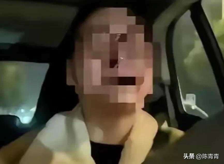 男子与女友相恋三年，他多次向她求婚，都被她以等考公上岸再结婚为由拒绝。

男子怕
