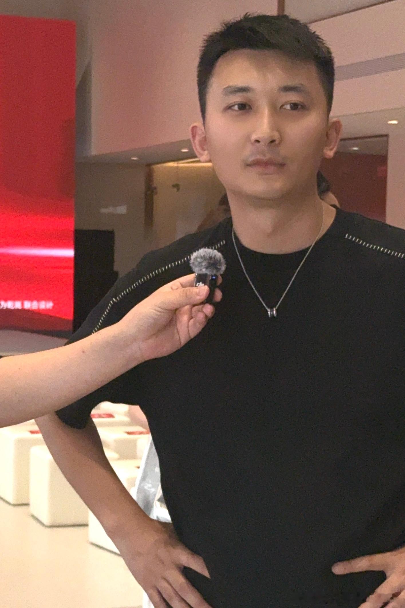 参加启境 90城300家门店同开的活动，我老板作为车主代表上台发言，从购车初心到