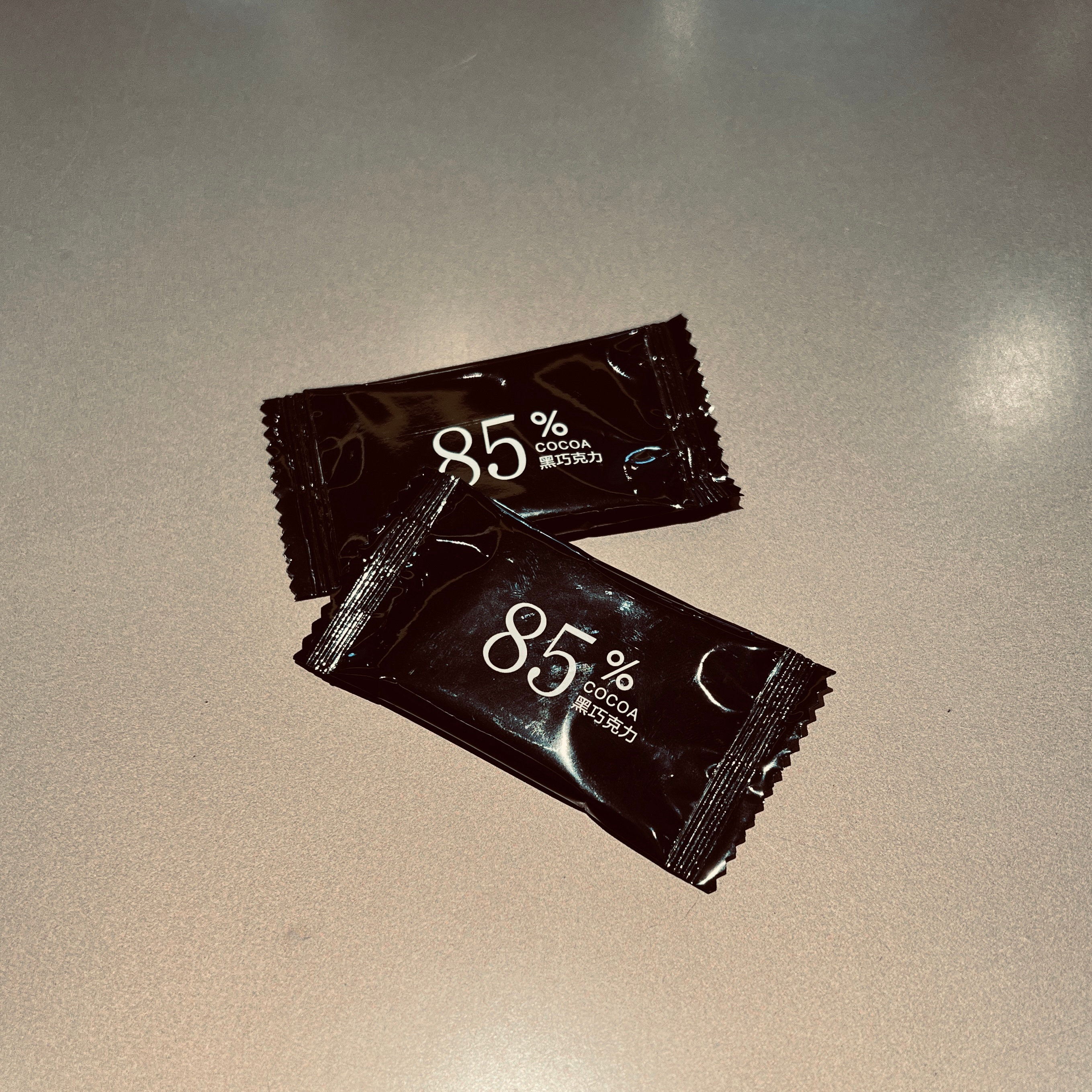 你的幸福就在下一刻。别总盯着未完成的遗憾，幸福从不是遥不可及的远方。它藏在熬过后