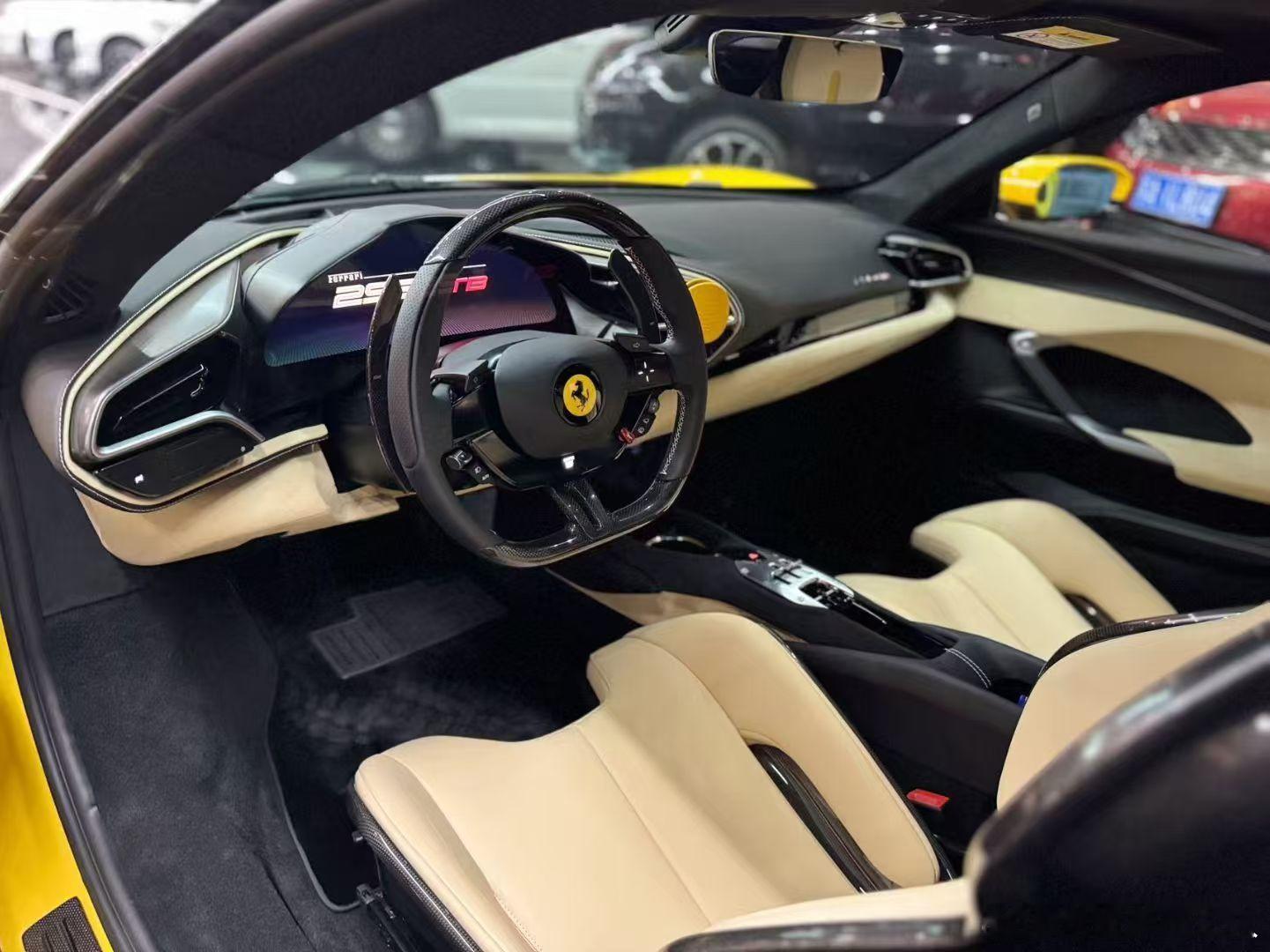 法拉利 296GTB 、24年上牌 5000公里、黄色外观，米色内饰，完美配色，