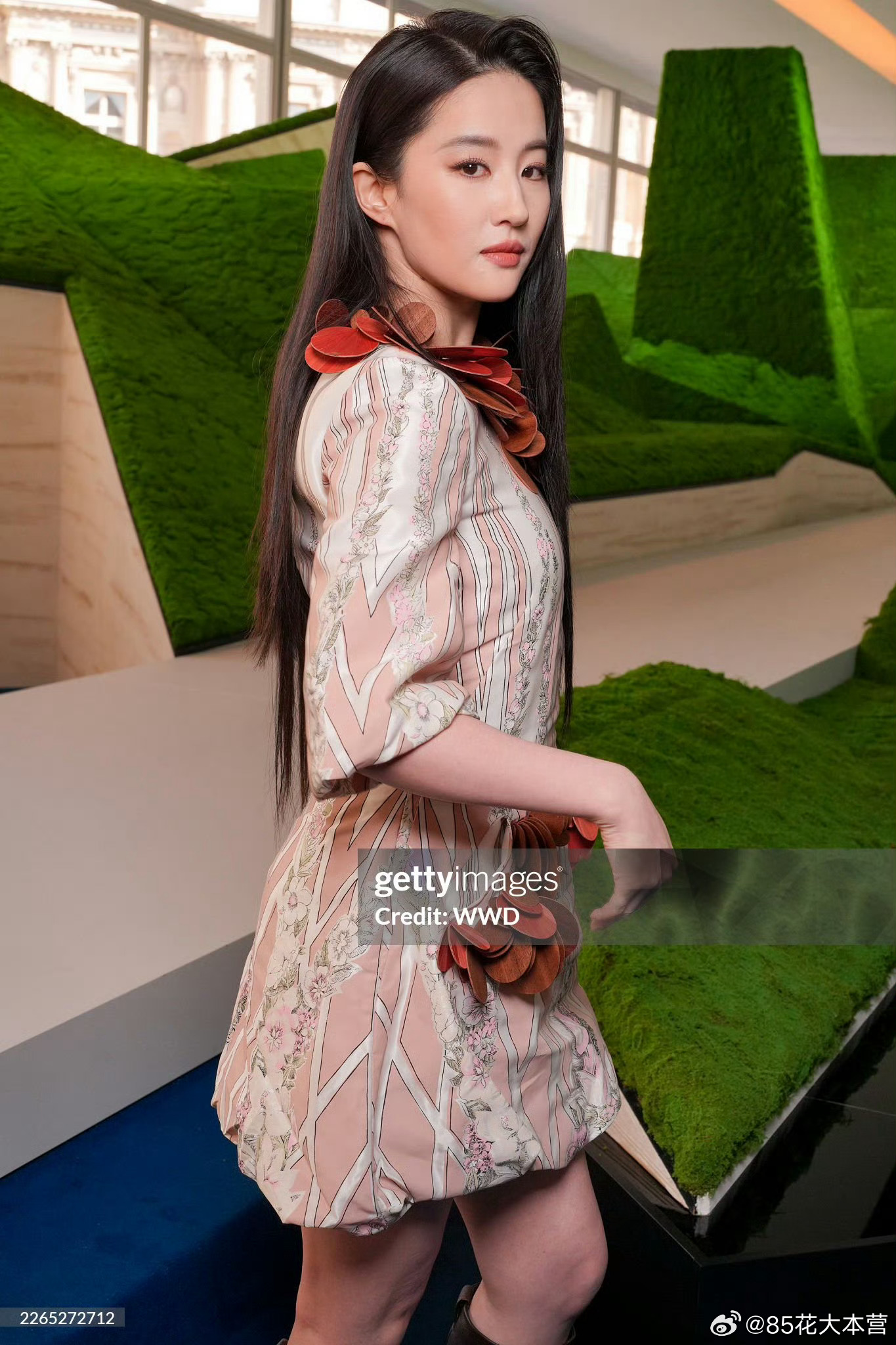 刘亦菲巴黎时装周G社生图~状态很妙，适宜进组！刘亦菲看秀造型