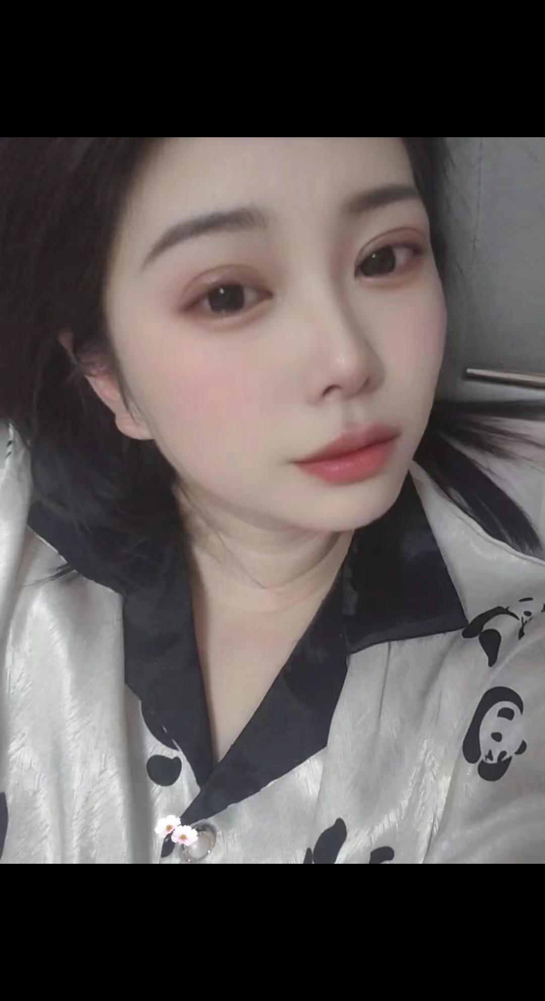 成年人的伤感是无声的崩溃……往往就在一瞬间，连理由都显得多余