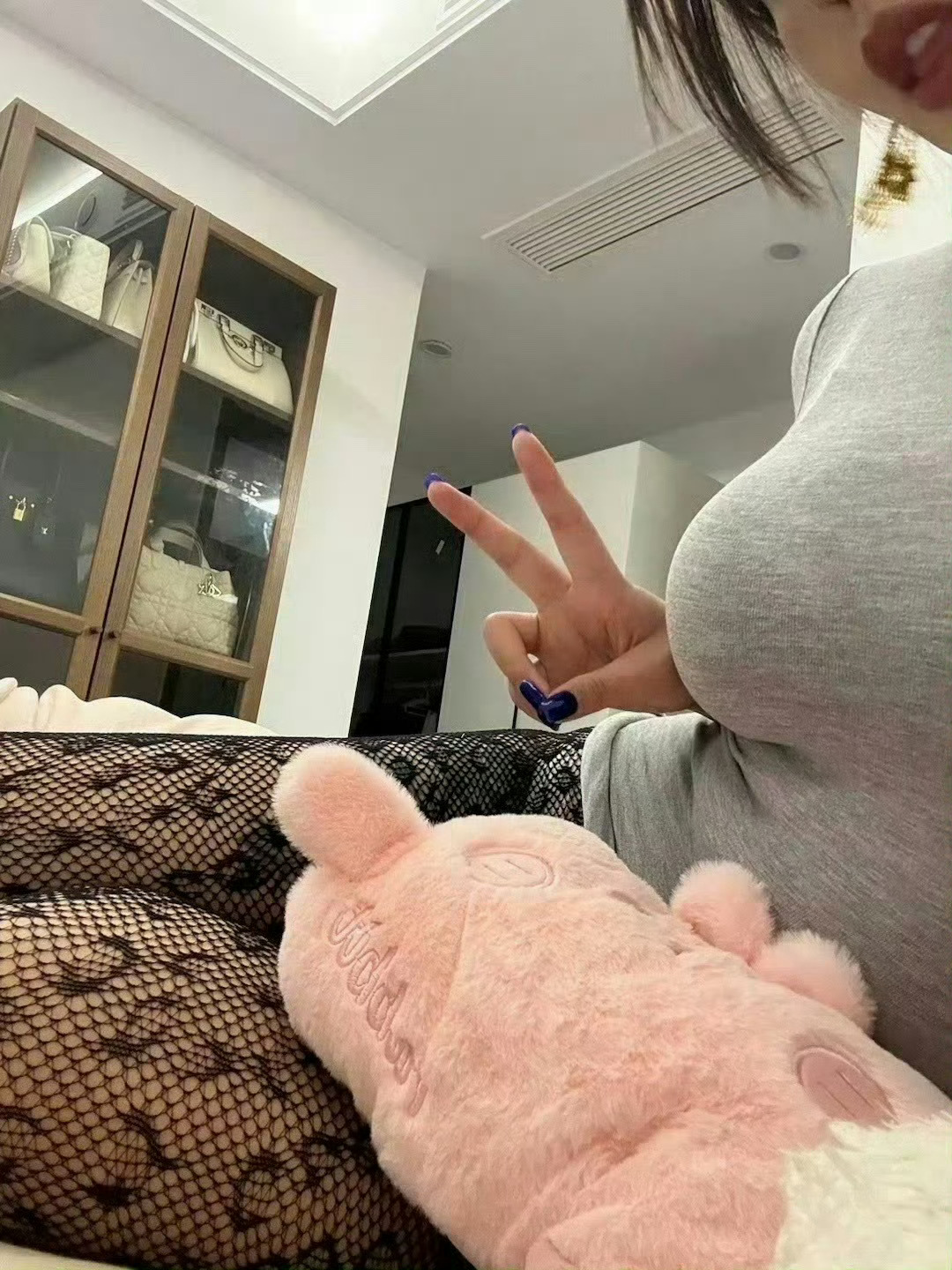 靠近你 我的唇就忍不住想找你 ​​​