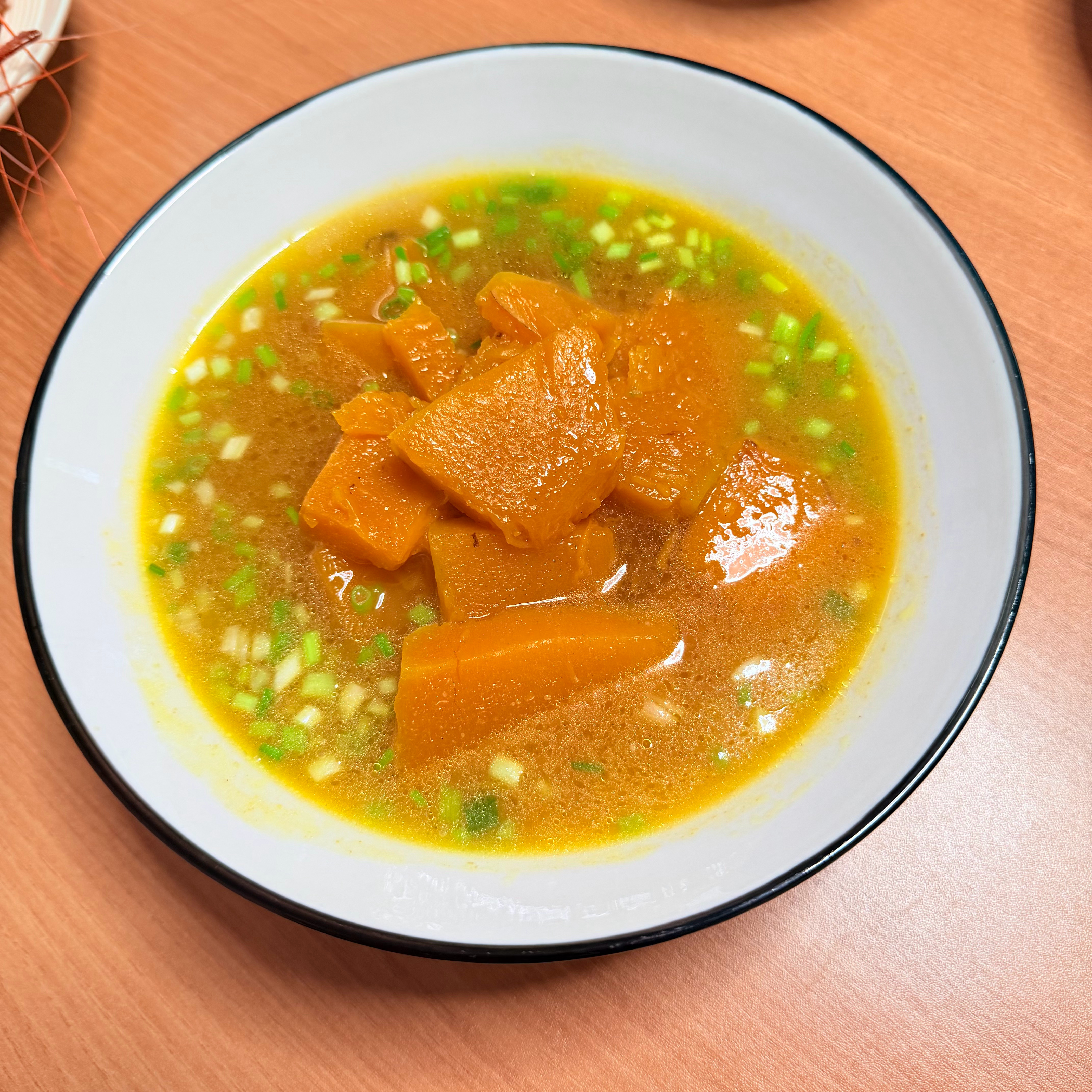 今日份午餐 🥚 🐟🍈🎃🥬🦐两个人随便吃点吧鲫鱼烧豆腐 白灼罗氏虾 南