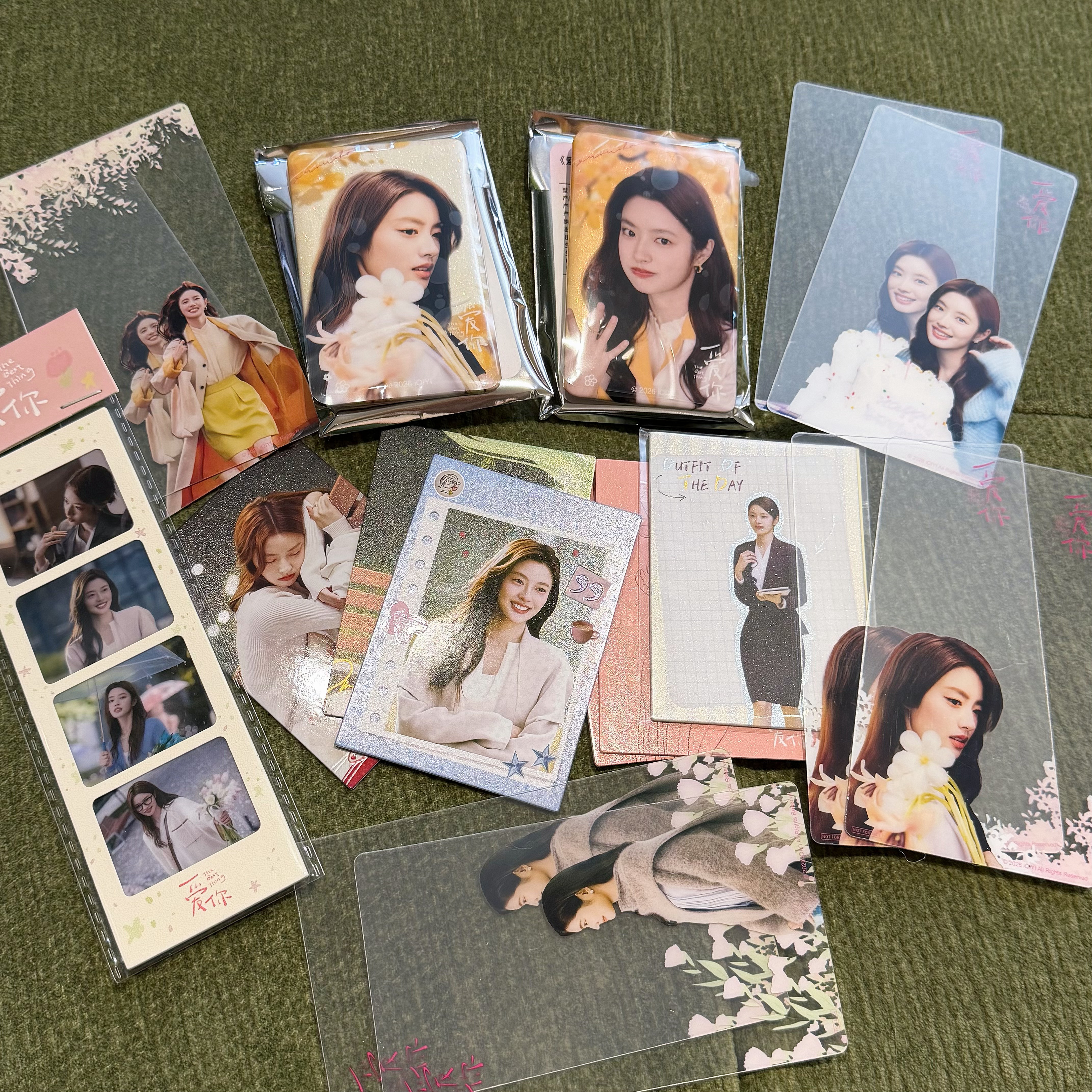 宝宝们我来抽奖咯🎟️前两天去了爱你一周年线下快闪买了一大堆周边🤲🏻盲拆出来