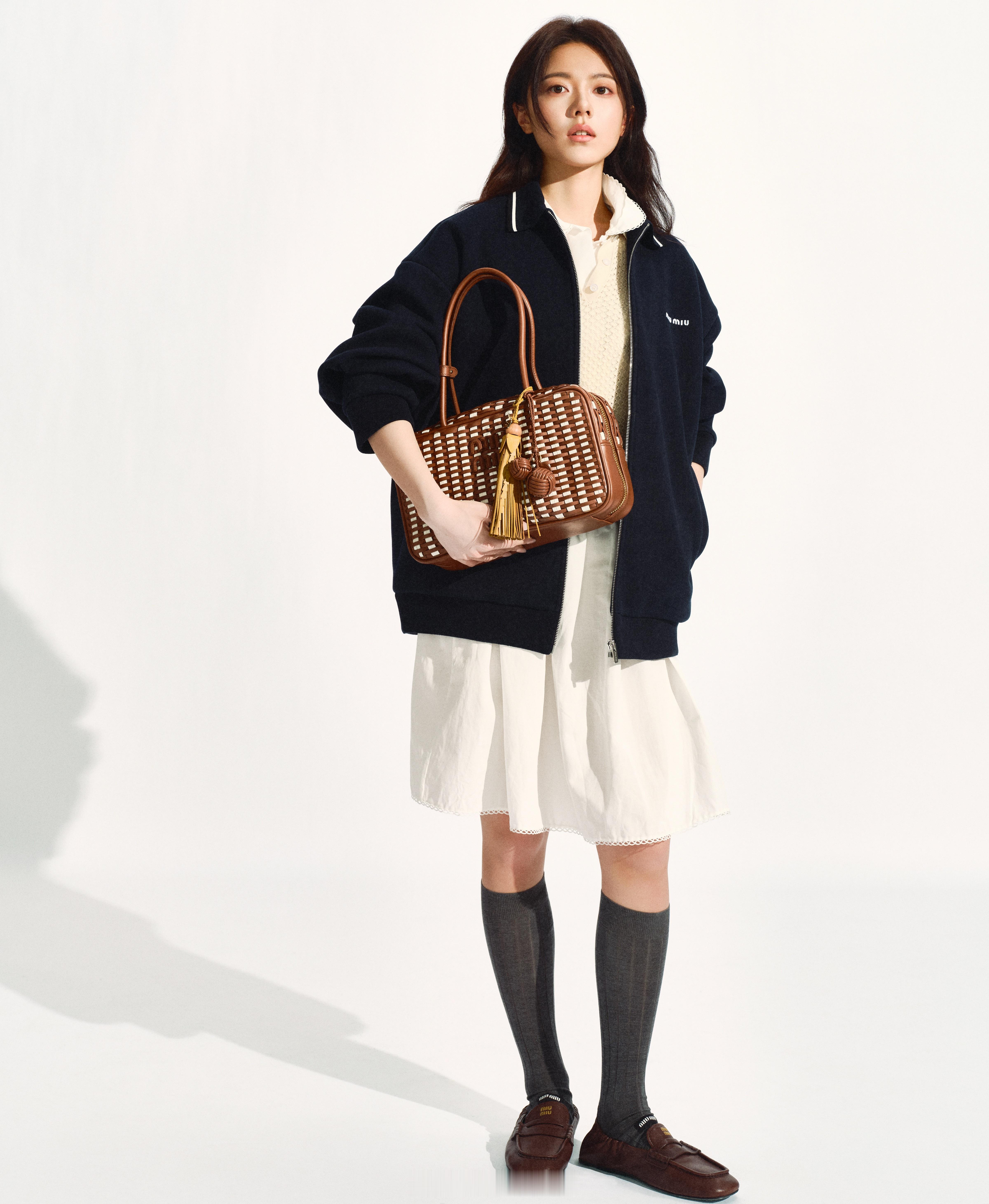MiuMiu品牌大使三位00花：赵今麦、刘浩存、李庚希……大家感觉怎么样呢！[思