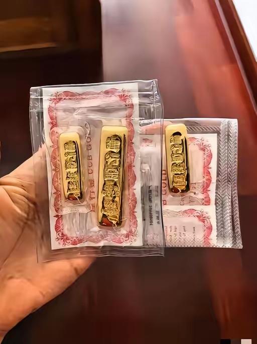 现在才发现，金价下跌节奏完全超出预期，已经彻底打破之前所有人的预判。
七月第一天