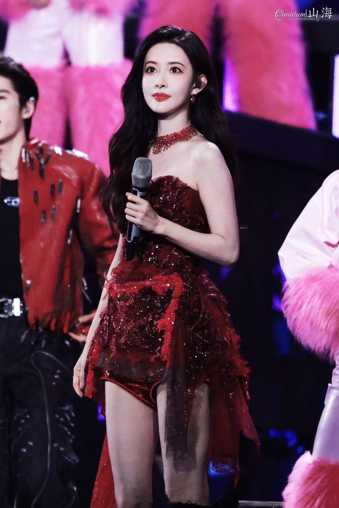 孟子义甜妹爱豆养成系实录从《说爱你》舞台到幕后vlog，孟子义完美演绎“养成系惊