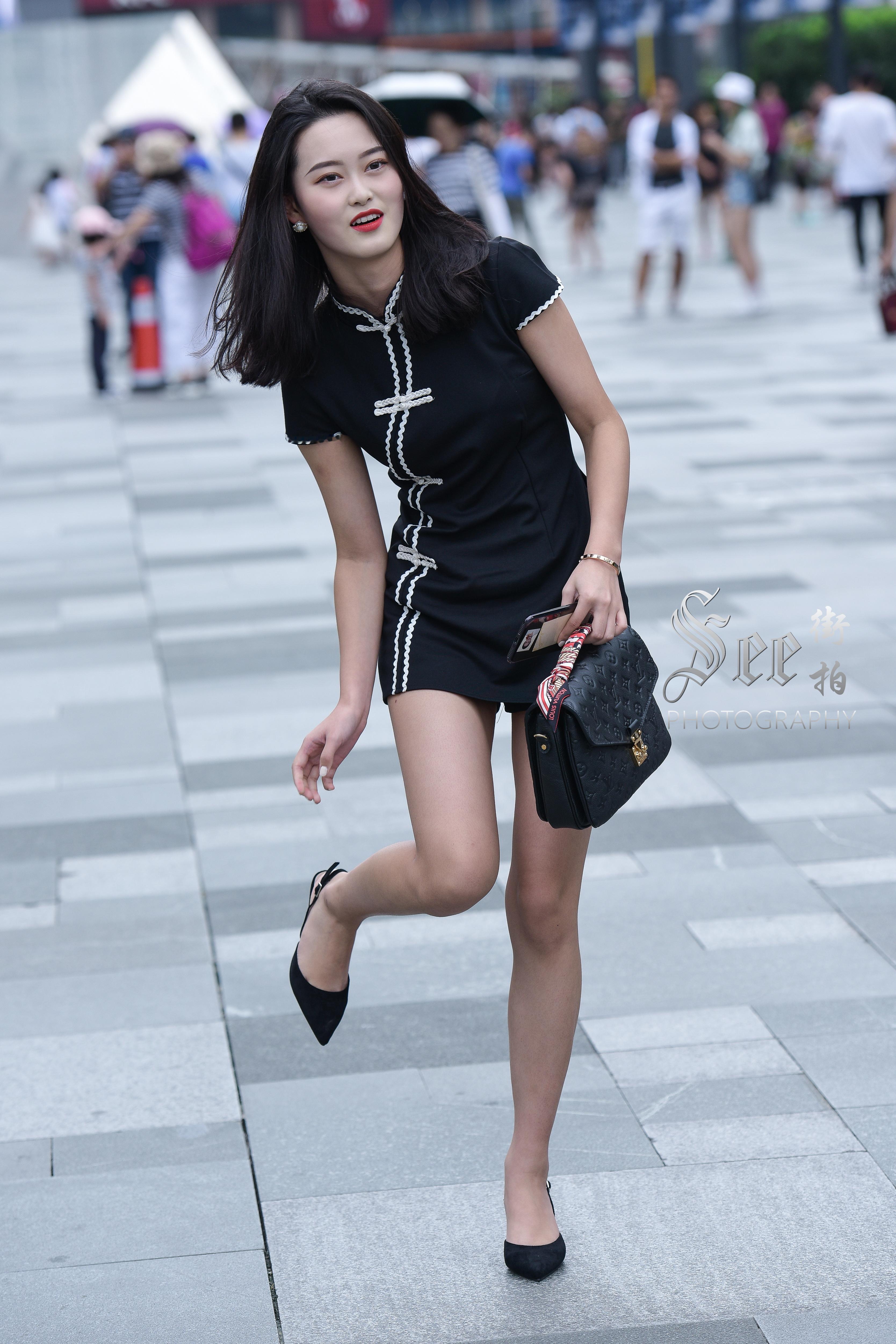 复古黑色吊带裙~~ ​​​