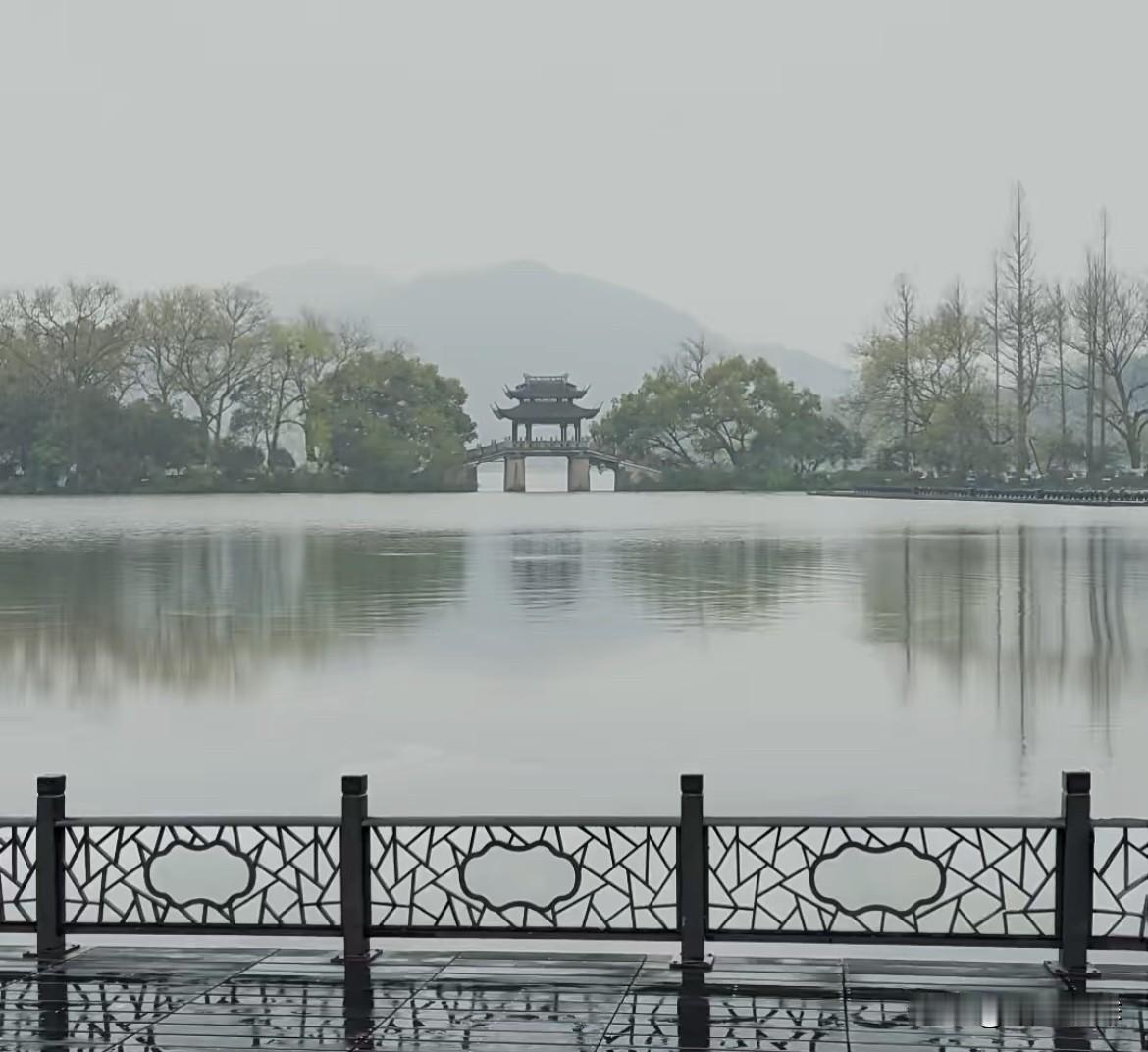 上联：上上下下上下不易
下联：左左右右左右为难