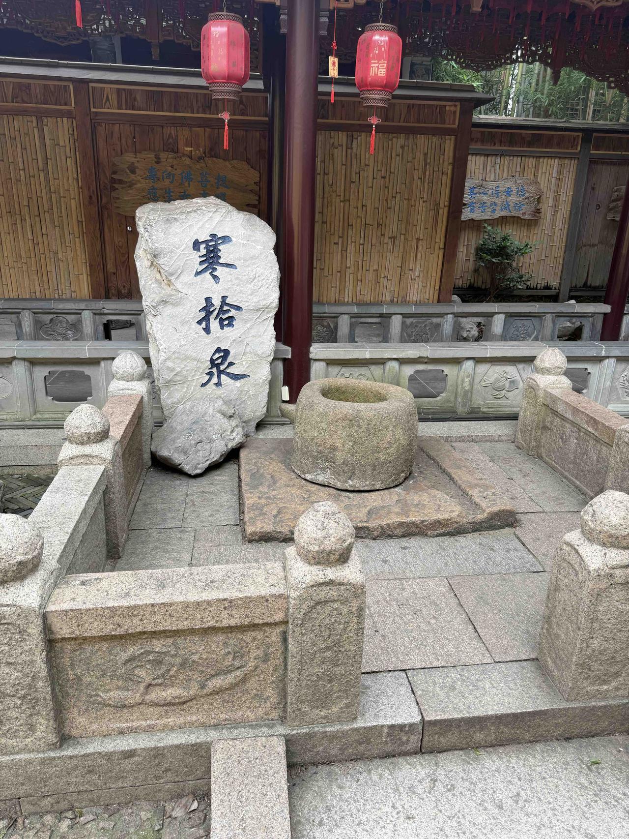 熟悉的地方难有风景，孩子完成高考后，陪他周边出游，才来到闻名遐迩的苏州枫桥寒山寺