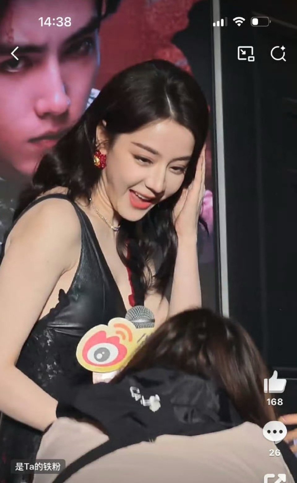 迪丽热巴拍吃牛肉饼戏吃伤了真的没有想到迪丽热巴为了拍戏的效果真实，居然真的吃了这