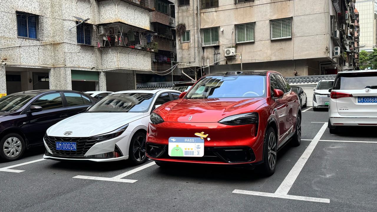 习惯了问界驾驶辅助和泊车辅助……[大笑][大笑][大笑]真是高速就开，然后停车就
