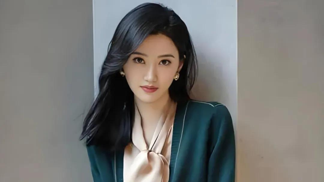 景甜：想谈恋爱的“口嗨女王”，真爱面前为何屡屡退缩？

景甜曾在多个场合坦言自己
