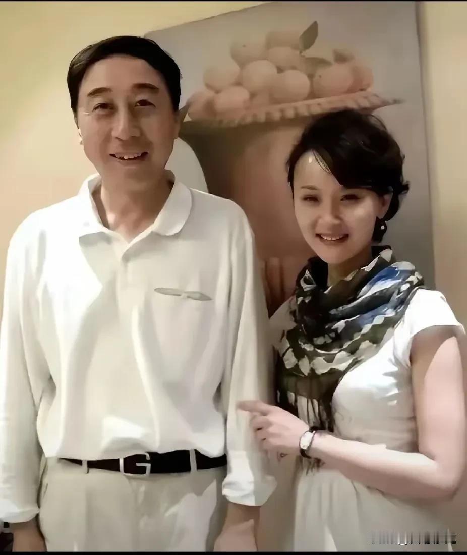 冯巩和艾惠，夫唱妇随