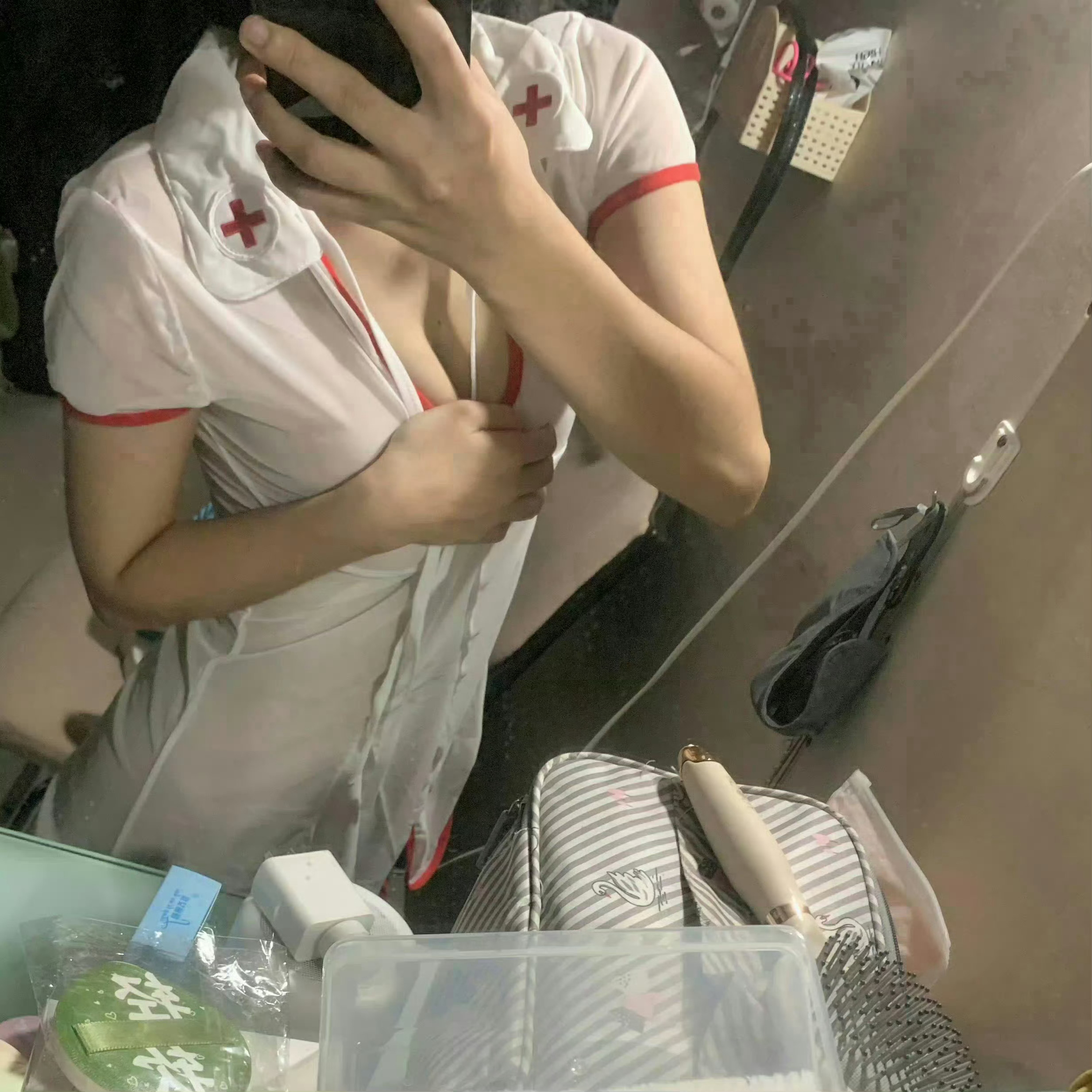 第一次穿护士装有点小惊喜 