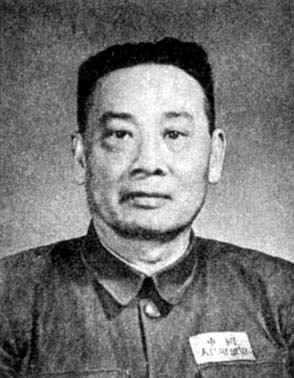 1949年5月，正在暗中筹划新疆和平起义的陶峙岳，得知自己在长沙的家眷要被蒋介石