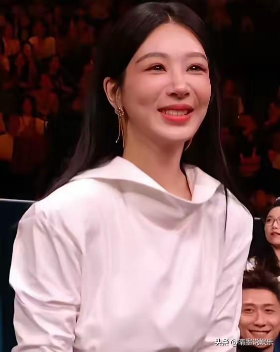 杨紫，真是个神奇的存在！
她的演技、性格、人缘样样都好，
但有且仅有一点总是让人