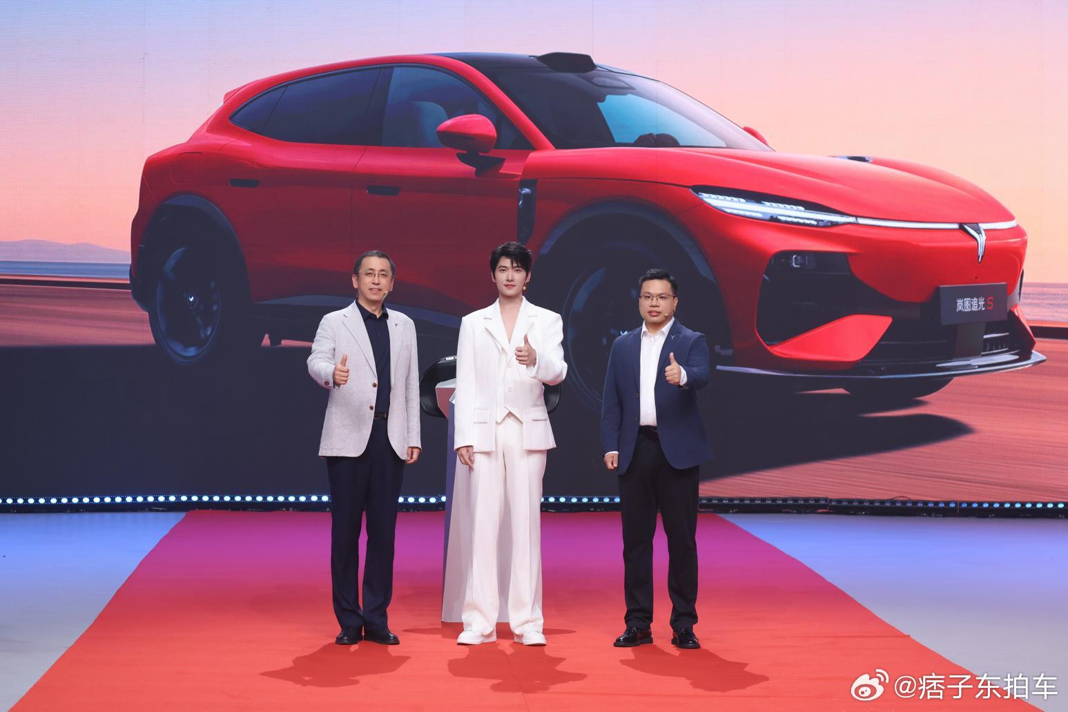 更适合咱们年轻人的FUV来了啊，岚图追光S 30.99w预售了解一下颜值咱就不多