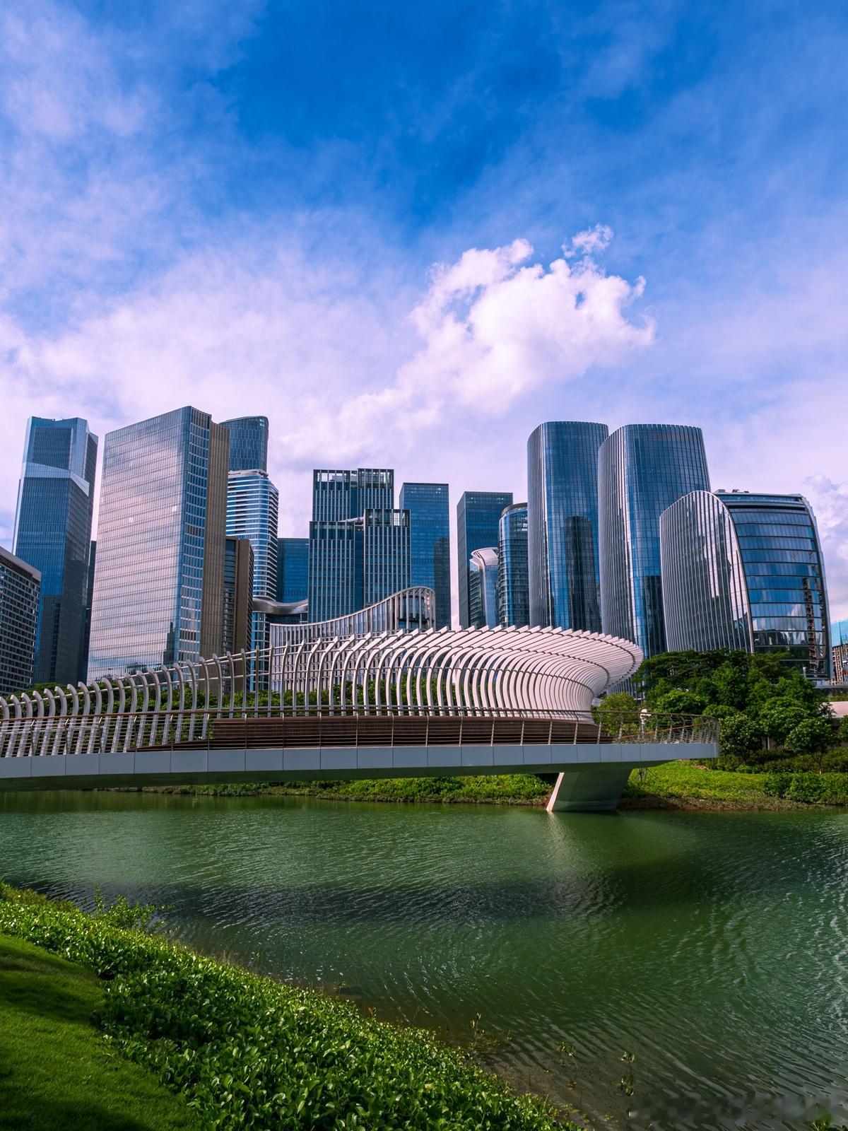 公司不赚钱大家都没什么，一旦要分钱，纠纷就来了公司是否分配利润属于公司董事会、股