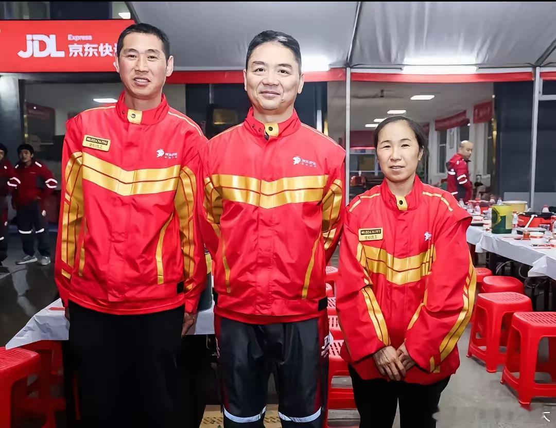 发现没！刘强东破防瞬间全网刷屏！昨晚，北京骑手夫妻一句