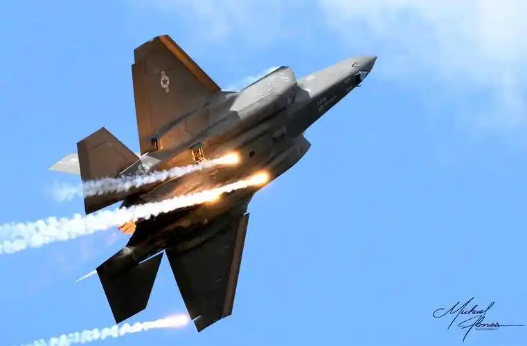 重大战果！伊朗宣布摧毁美3架F-35，包括官兵死亡，这时候，有一点要警惕
一场围