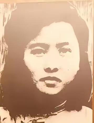 [月亮]1949年，女教师朱世君被军统特务抓捕，在押送往渣滓洞的途中，押送人员李