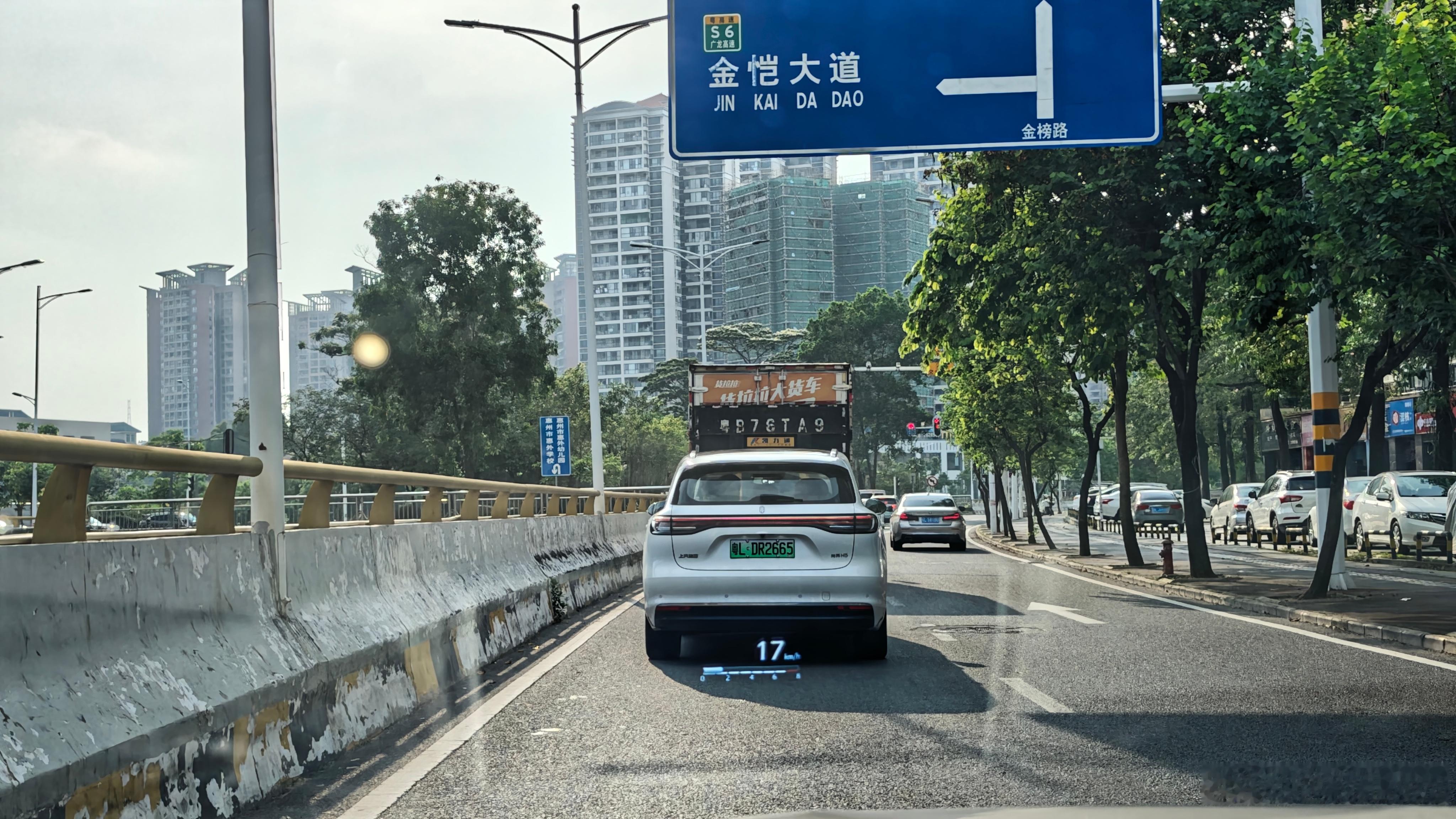 路上问界烂大街了，看到尚界，还是本地牌的尚界，还是屈指可数。 惠州·金榜路与金恺