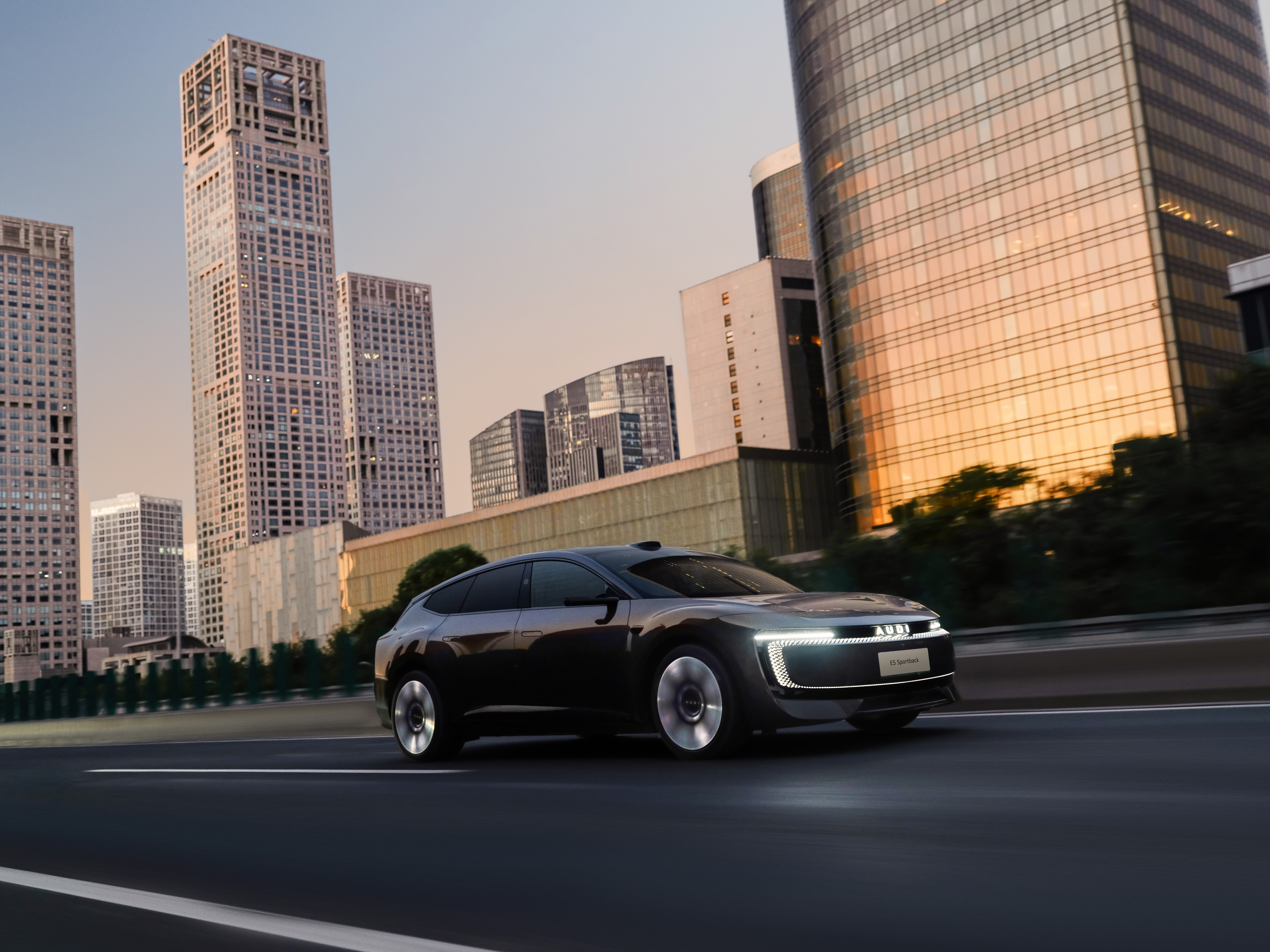 谁与张晚意林允希林娜依高闹元宵 花灯映月庆元宵，星光相伴氛围感拉满！张晚意、林允