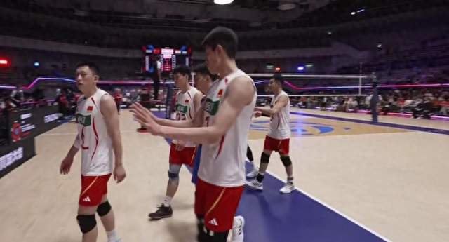 有惊无险！中国男排3-0印度，张景胤伤愈复出拿下开门红​