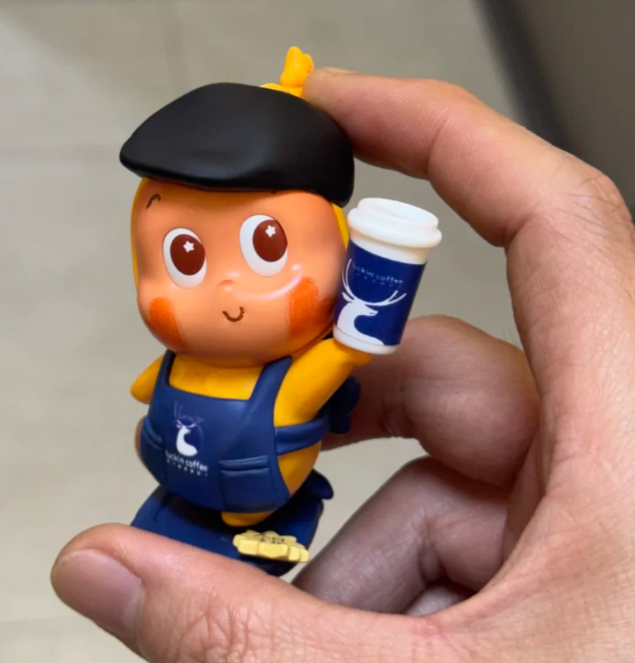 网友DIY的如果星星人跟瑞幸联名 