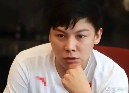 看了陈玘直播有网友留言:马龙i是捧出来的，而张继科是自己拼出来的。陈玘笑着回怼: