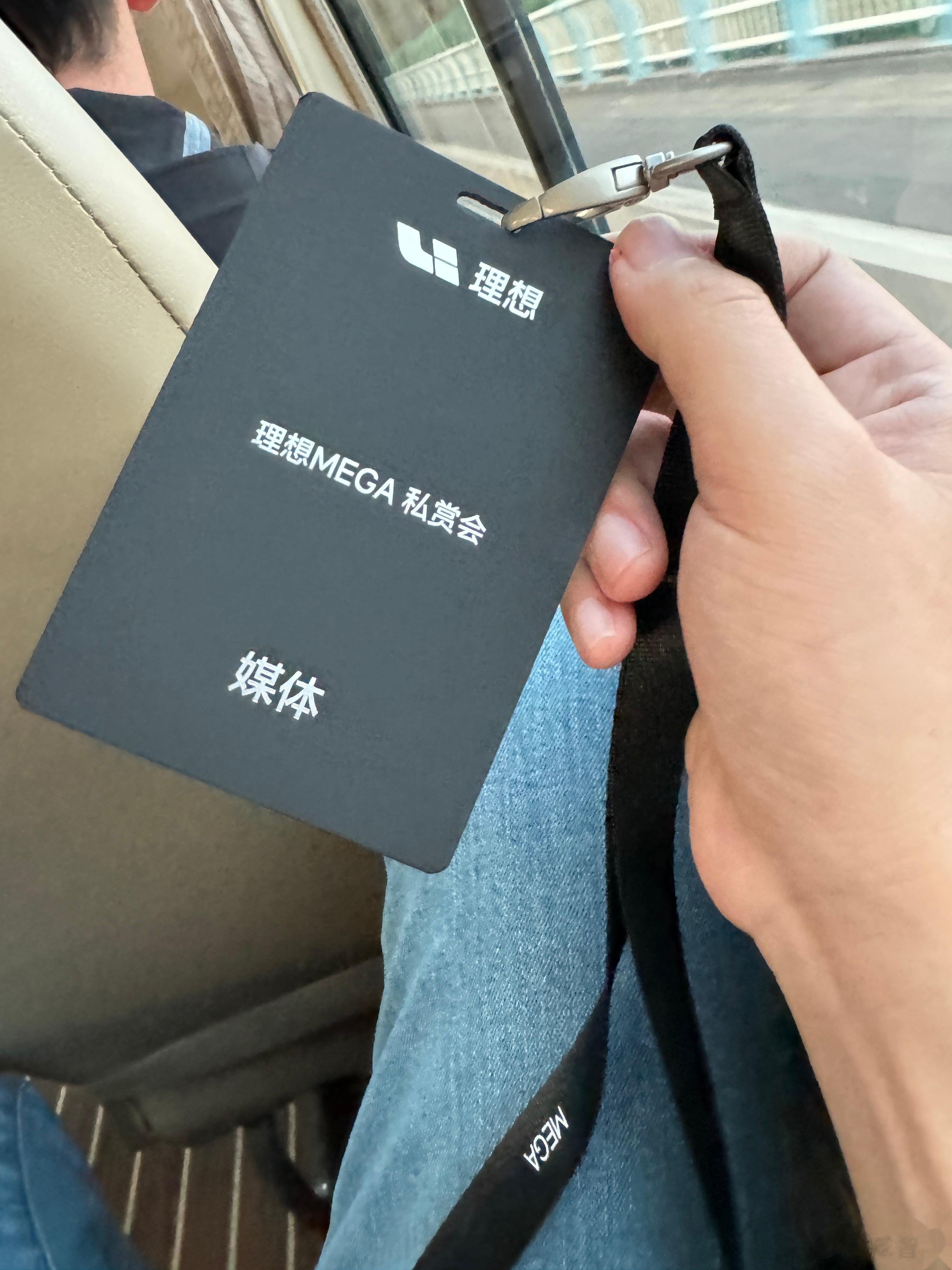 手机被封住摄像头几个小时后复活了，我第二次看MEGA，主要是来看看有什么变化，以