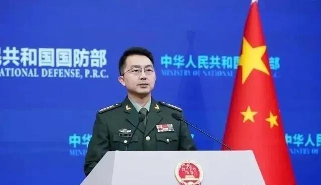 就在特朗普批准出售武器装备给台湾后，中国首次以“武力”威慑美国，中国公开表态：解