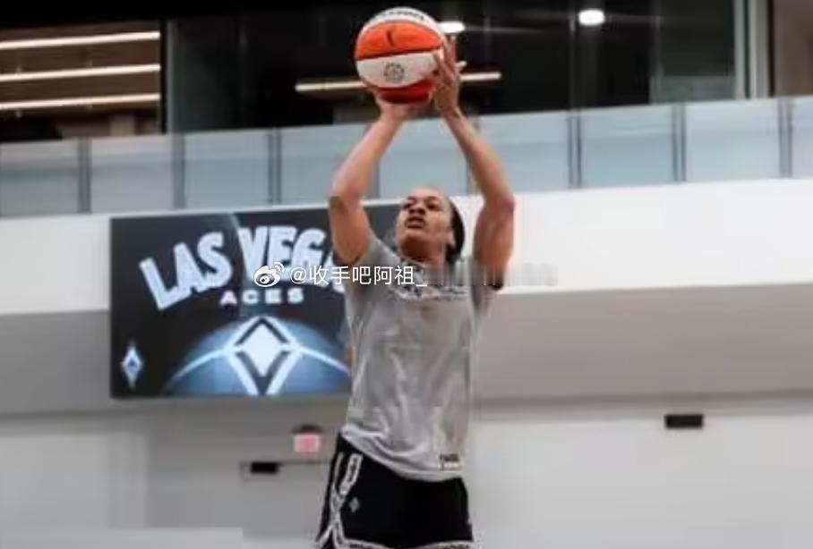 据外媒今日消息，钱内迪·卡特签约王牌。钱内迪卡特在接受采访时表示，“我觉得自己成