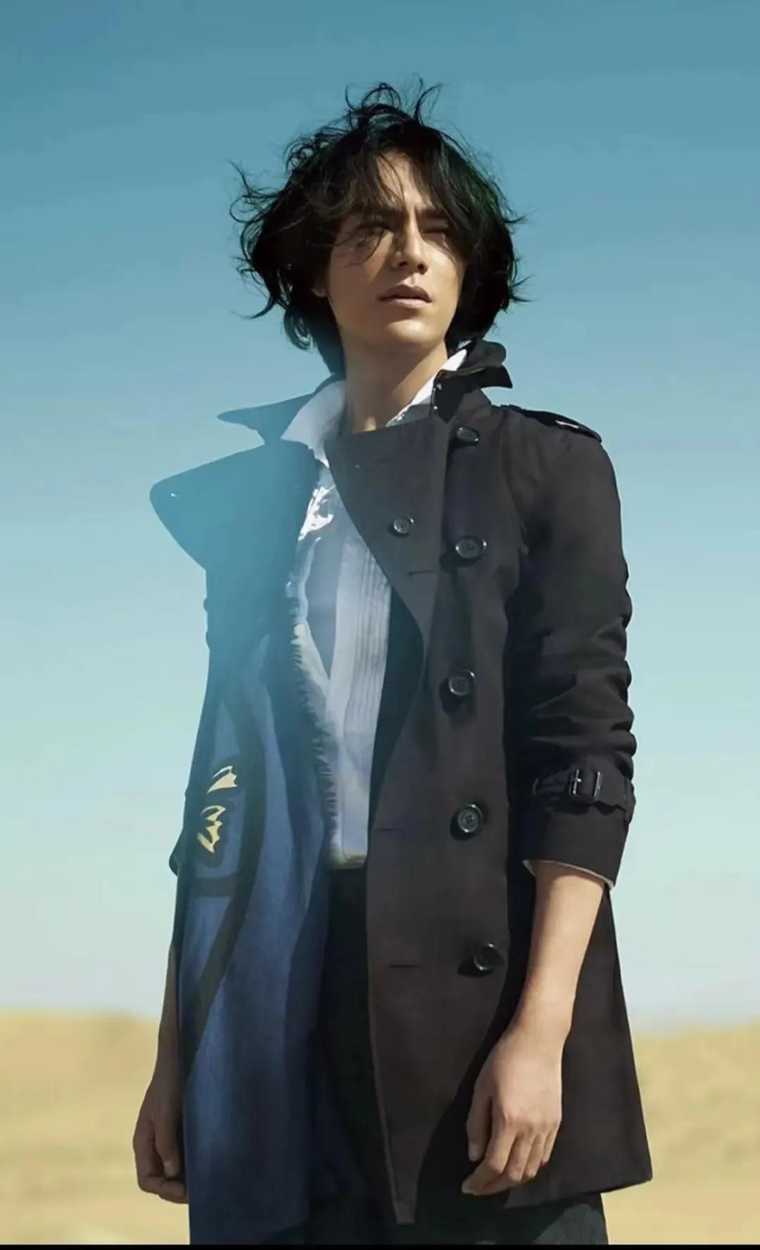 2011年，陈坤发起了一个公益项目“行走的力量”，一个女大学生质疑道：“作为明星