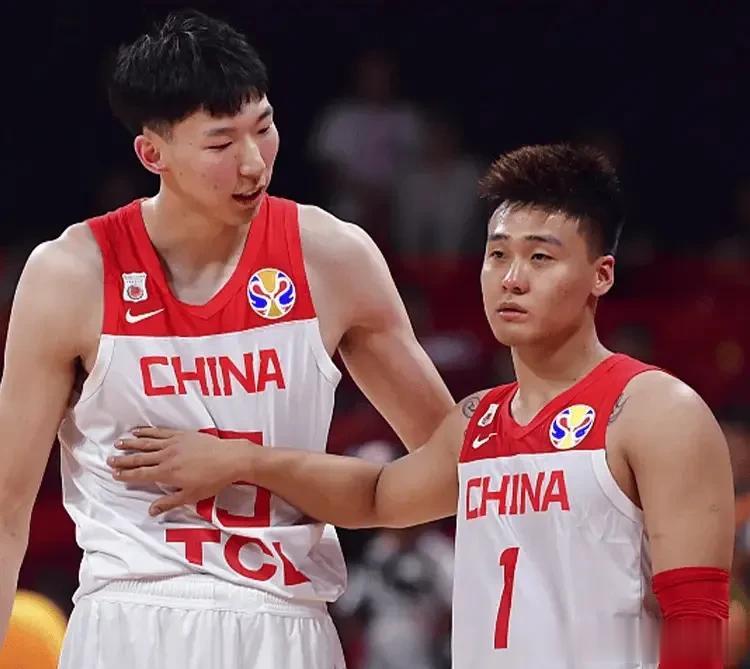 随着8月19号的到来，国际篮球爆出2个惊天大新闻！

1，CBA广东队和新疆队完