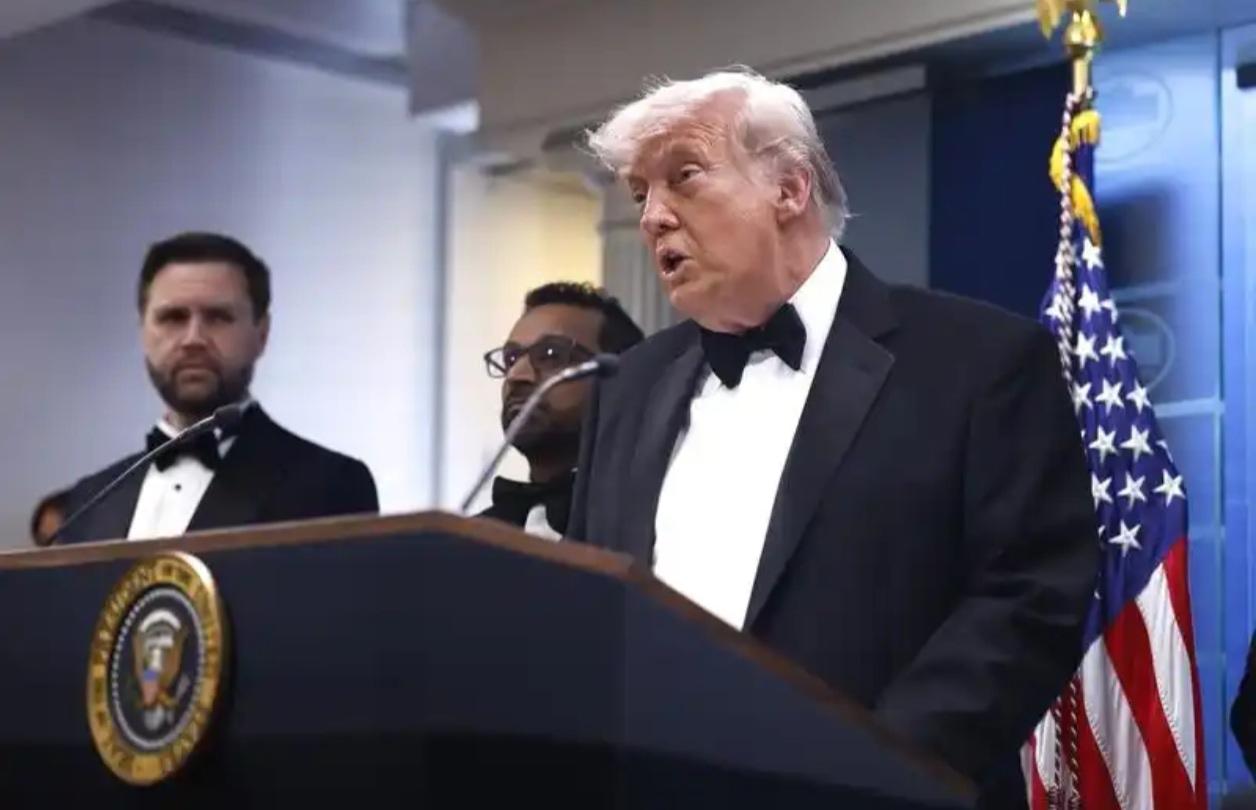 特朗普三次遇刺，三次毫发无伤。但2026年的选票，子弹再也撬不动了

宾州那颗擦