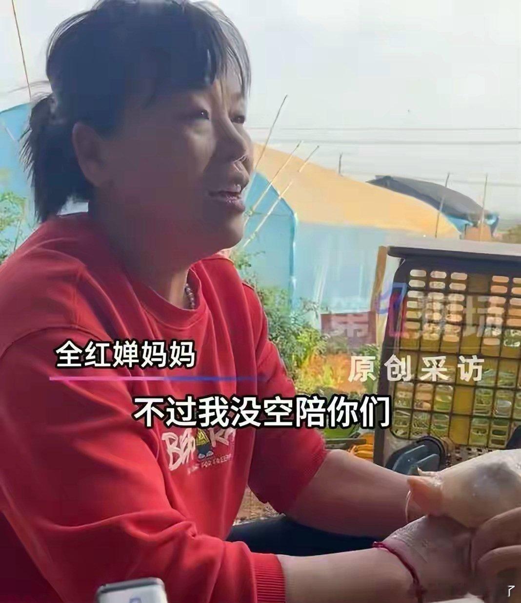 全红婵回广东湛江老家过年 家门口被围观 妈妈暖心回应全红婵 2月17日大年初一，