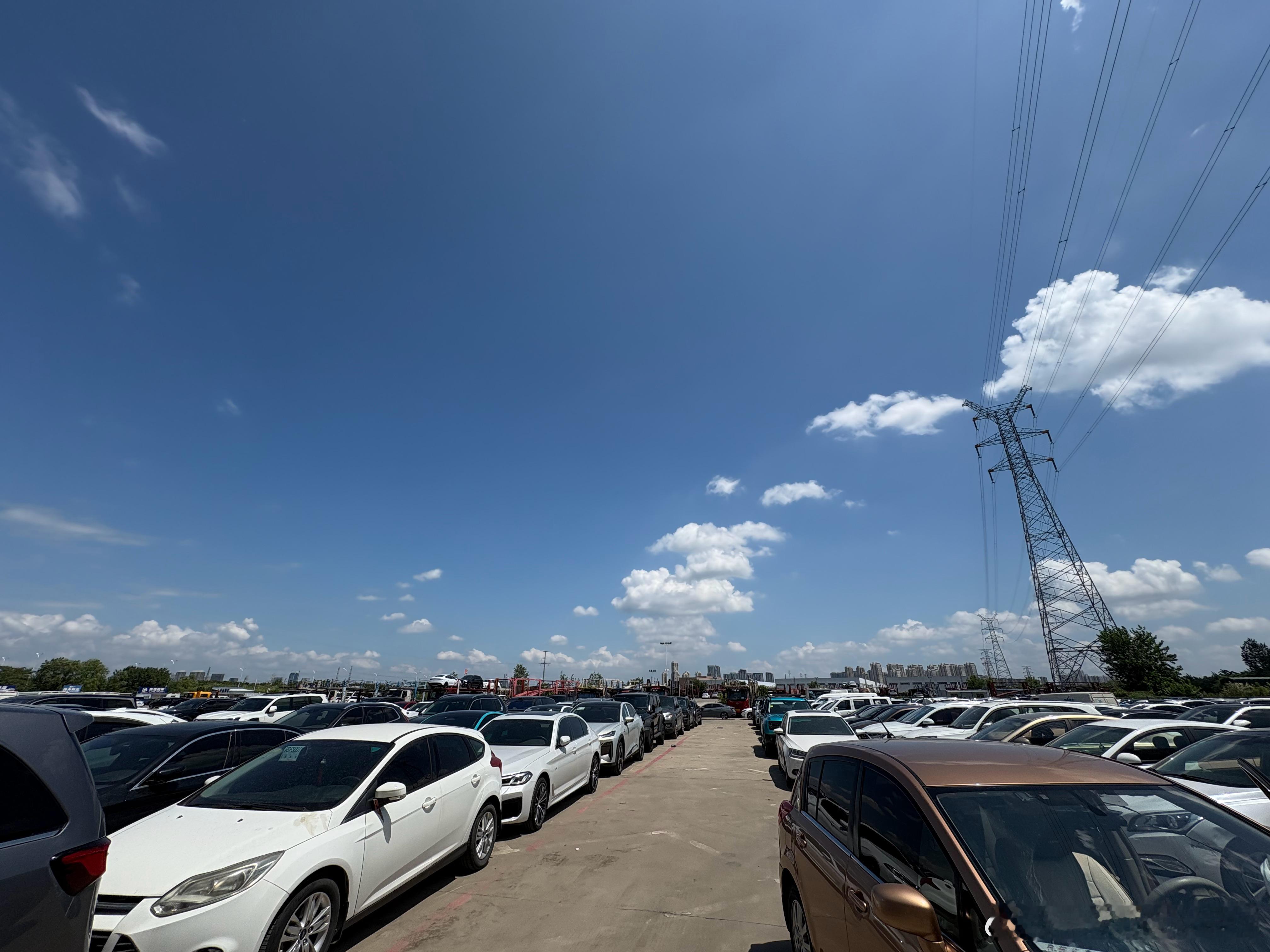 又来取车了 到两台福克斯最近精品小车收了好多喜欢的速度下手[舔屏]  ​​​